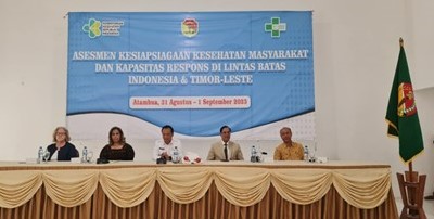 5 people sitting on the stage in the Joint assessment and exercise at ground crossing point of entry