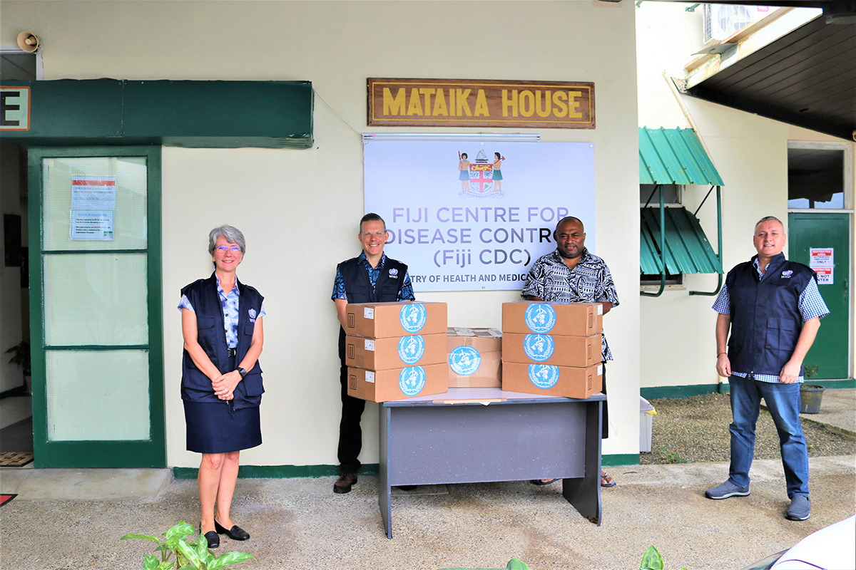 Handover ©WHO JIN NI