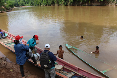 polio-vaccine-luang-photo4-enjoying-pm-sun